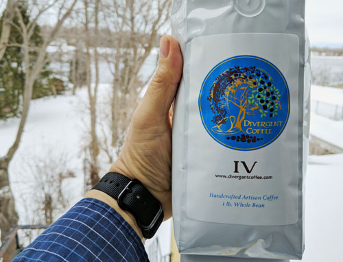 Nuestro informe de prueba sobre Signature Blend IV de Divergent Coffee.