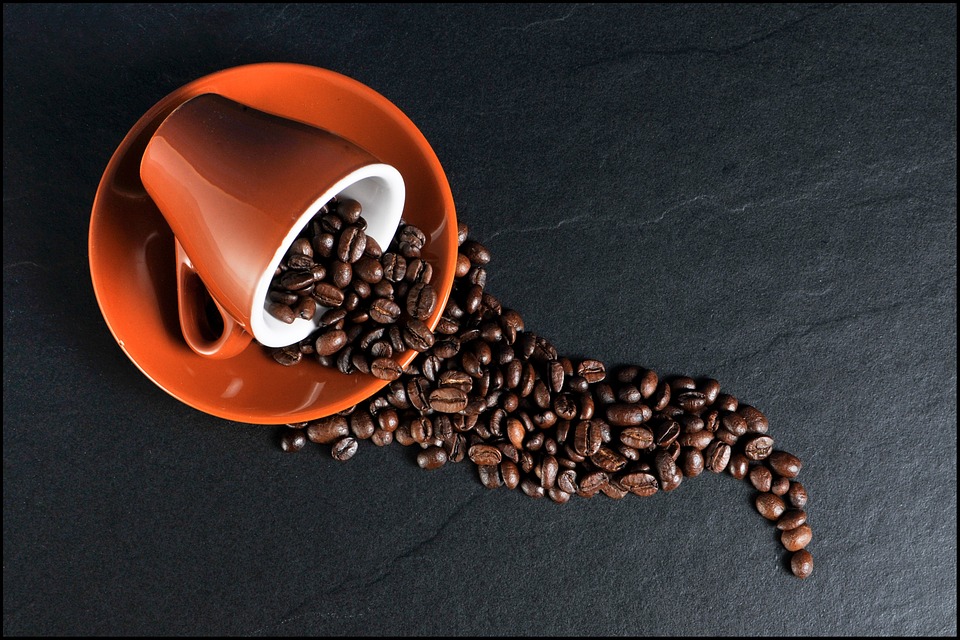¿Cuántos granos de café enteros necesitas para dos tazas?