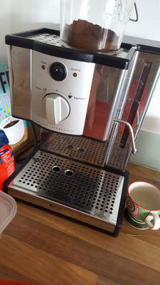 ¿Cómo limpio mi máquina de café expreso sin filtro ciego?