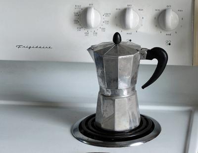 ¿Es seguro hacer café en una cafetera de aluminio?