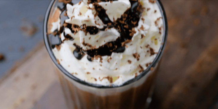 15 increíbles recetas de mezclas de café helado para un día caluroso