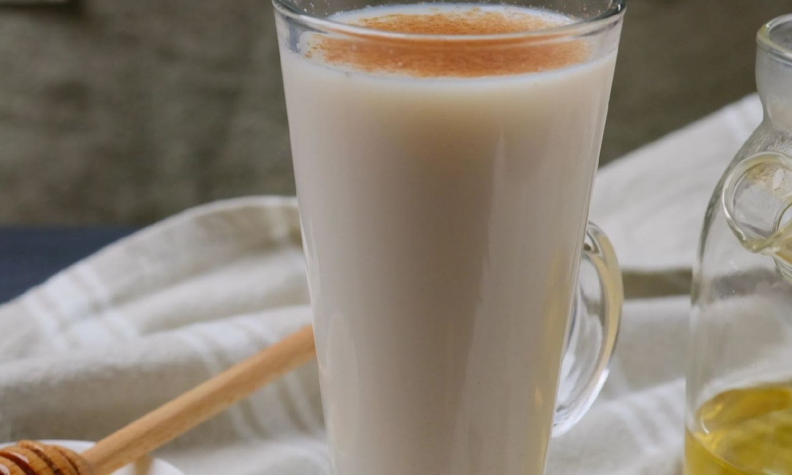 Receta relajante de té verde con leche: bebida suave y cremosa